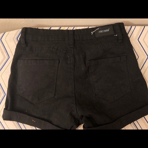 Shorts - Picture 2 of 3